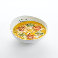 Пряный тыквенный суп с гуакамоле и креветками