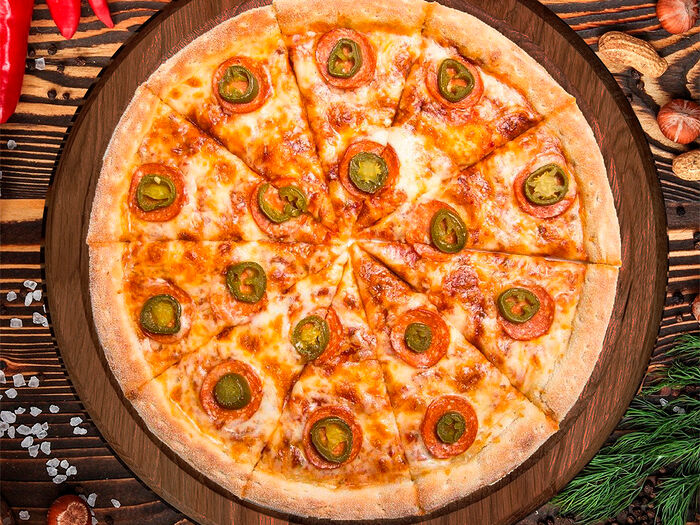 Пепперони 40 см•соус пицца•салями•сыр пепперони•перец болгарский•халапеньо•помидоры•сыр моцарелла
