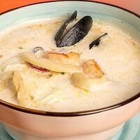 Белый суп с морепродуктами