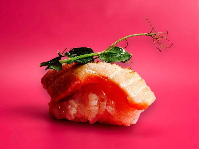 Суши лосось опаленный