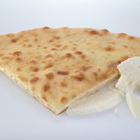 Осетинский пирог с сыром, картофелем, грибами, курицей и луком