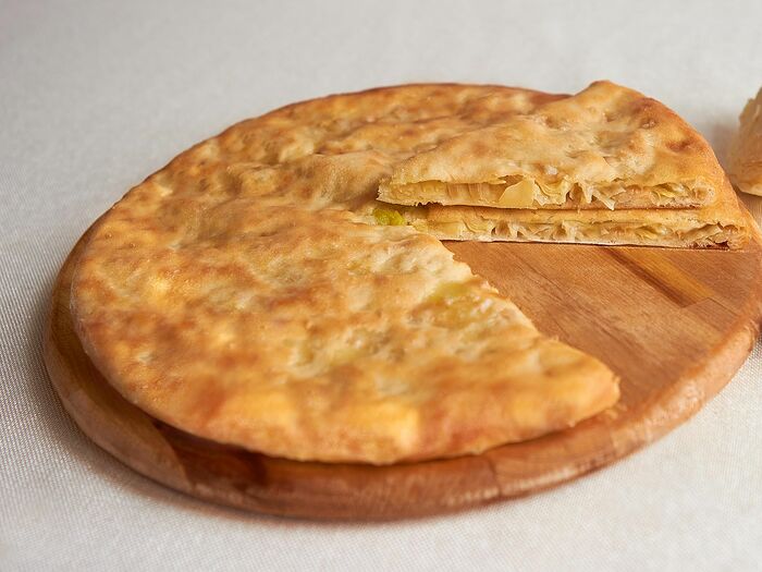 Пирог осетинский с капустой, сыром и сливками