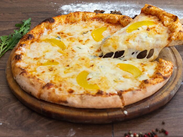 Пицца Четыре Сыра традиционное тесто