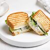 Фото к позиции меню Сэндвич с пепперони, беконом и сливочно-творожным сыром