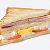 Фото к позиции меню Сэндвич с ветчиной, яйцом и сливочным сыром