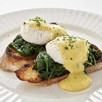 Eggs benny с шпинатом