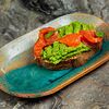 Фото к позиции меню Авокадо-тост с лососем