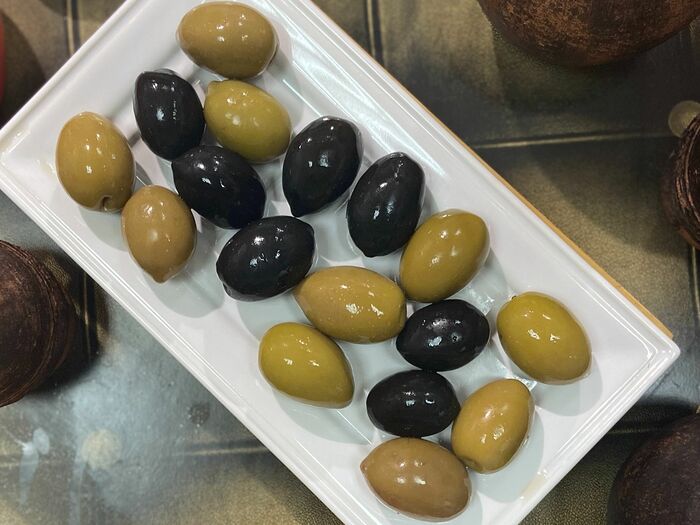 Оливки и маслины гигантские