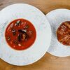 Фото к позиции меню Пряный томатный с морепродуктами и хрустящим круассаном