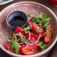 Салат из Бакинских томатов с красным луком