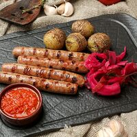 Домашние колбаски гриль из баранины с пикантным картофелем