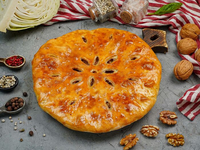 Осетинский пирог с капустой и грецкими орехами
