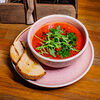 Фото к позиции меню Томатный суп с песто и рукколой
