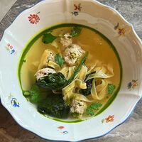 Куриный суп с лапшой, индейкой и овощами