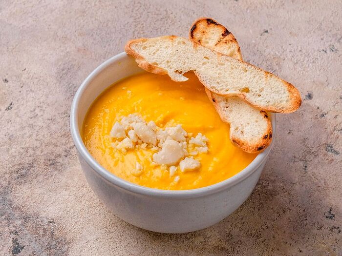 Крем-суп морковный с орехом макадамия
