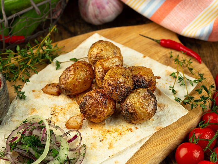 Картофель беби на углях с курдюком