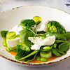 Фото к позиции меню Зеленый салат с эдамаме и моцареллой