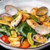 Фото к позиции меню Теплый салат с морепродуктами