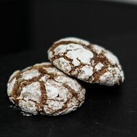 Шоколадное печенье с орешками