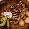 Фото к позиции меню Корейка-гриль с картофелем и шампиньонами