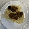 Фото к позиции меню Говядина тушеная с черносливом и спагетти