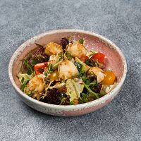 Овощной салат с темпурой из моцареллы