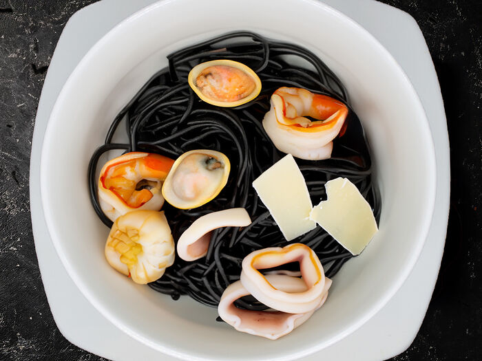 Паста черная с морепродуктами