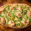 Фото к позиции меню Пицца с копченым лососем, артишоками и сливочно-горчичным соусом