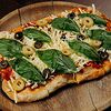 Фото к позиции меню Пицца с оливками, маслинами и вегетарианской моцареллой