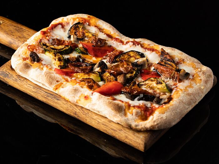Римская пицца с овощами гриль