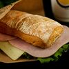 Фото к позиции меню Сэндвич с ветчиной, сыром и зеленью