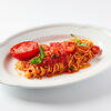 Фото к позиции меню Тальолини с томатным соусом и базиликом