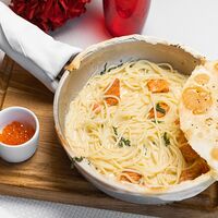 Спагетти с крабом, запеченные в хрустящей фокачче