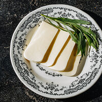 Молочный сыр Сулугуни