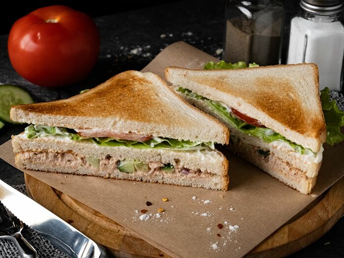 Сэндвич с тунцом и огурцом