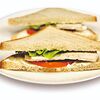 Фото к позиции меню Сэндвич с индейкой, салатом и сливочным сыром