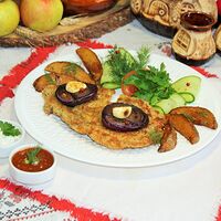 Отбивная из cвинoй шеи с картошечкой, лучком и свежими овощами