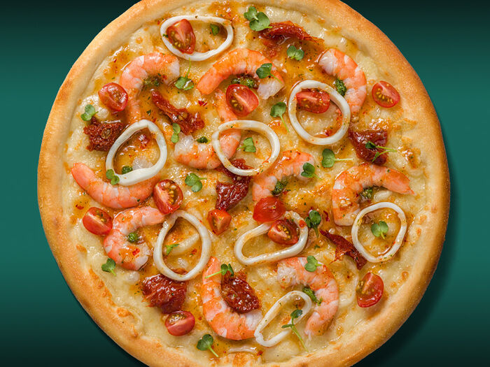 Пицца с морепродуктами и сливочным соусом