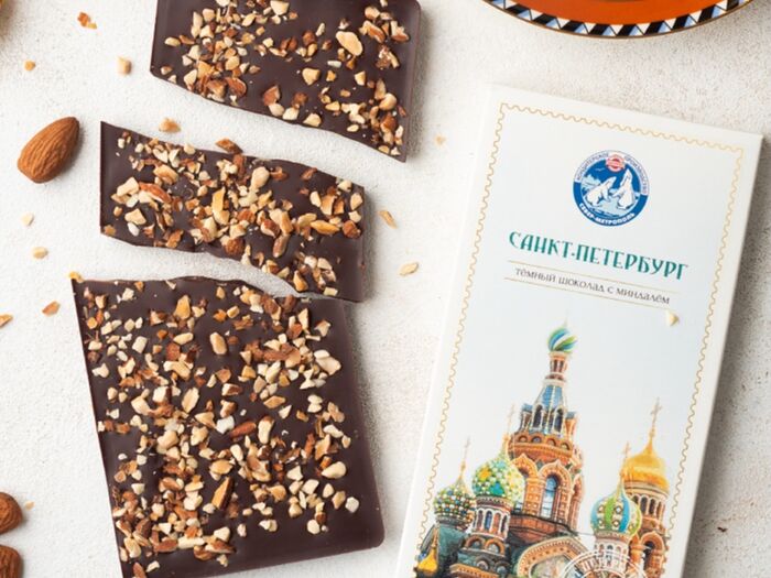 Шоколад Санкт-Петербург тёмный с миндалём