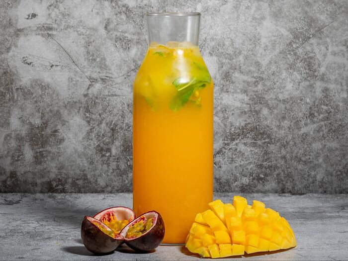 Домашний лимонад с манго и маракуйей