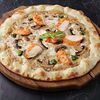 Фото к позиции меню Пицца с кремом из белых грибов и куриным филе