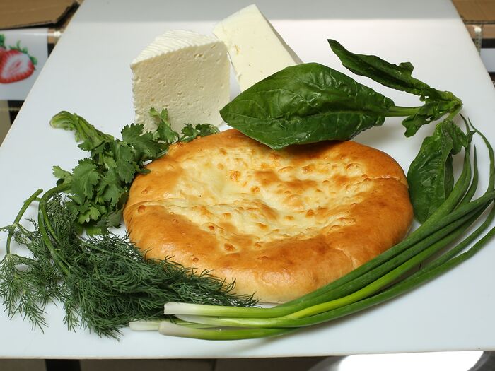 Хачапури сыром и зеленью