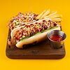 Фото к позиции меню BBQ Dog с фри, Коул слоу и соусом на выбор