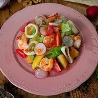 Теплый салат с морепродуктами и соусом Цитронет