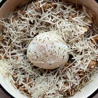 Гречка сытная с грибами, яйцом пашот и луковым маслом