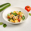 Фото к позиции меню Тосканский салат с морепродуктами, свежими овощами и гренками