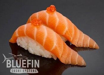 Суши лосось (1 шт)