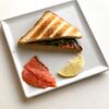 Фото к позиции меню Холодный сэндвич с красной рыбой