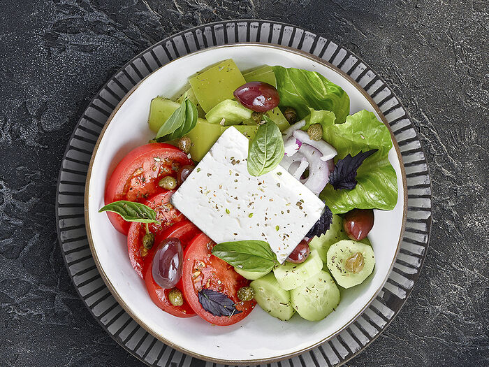 Греческий салат с йогуртом