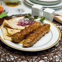 Люля-кебаб из свинины в лаваше
